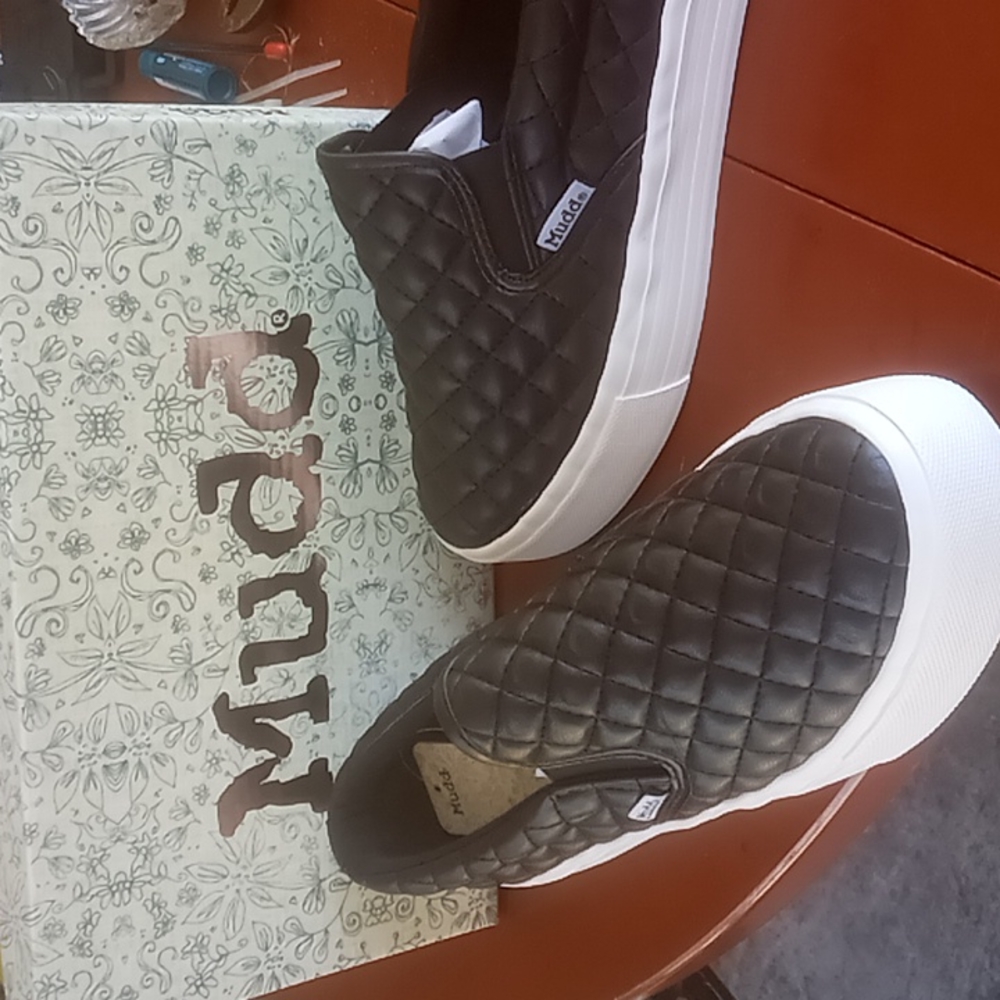 Mudd quilted slip on shoes